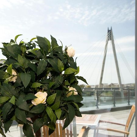 Waterfront Southport Hotel Esterno foto
