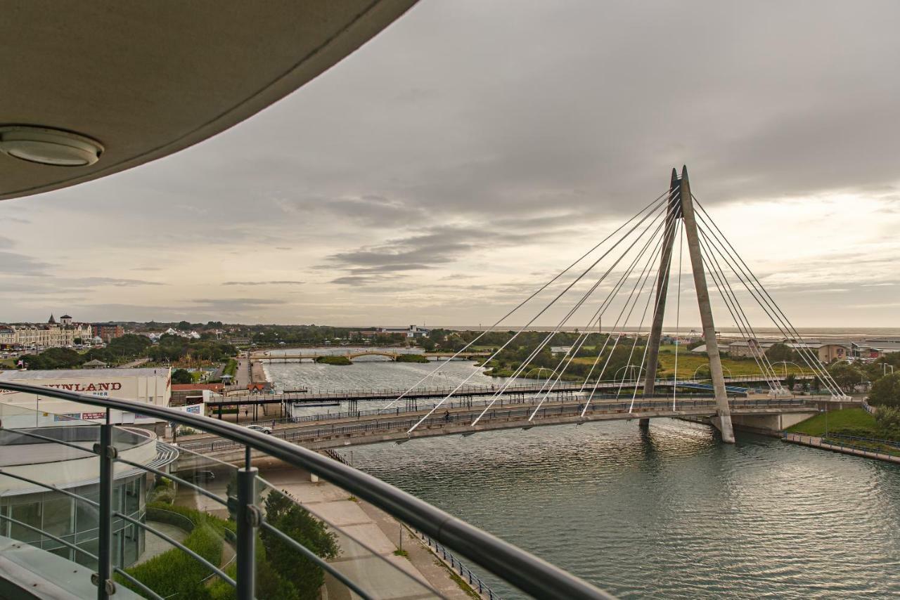 Waterfront Southport Hotel Esterno foto